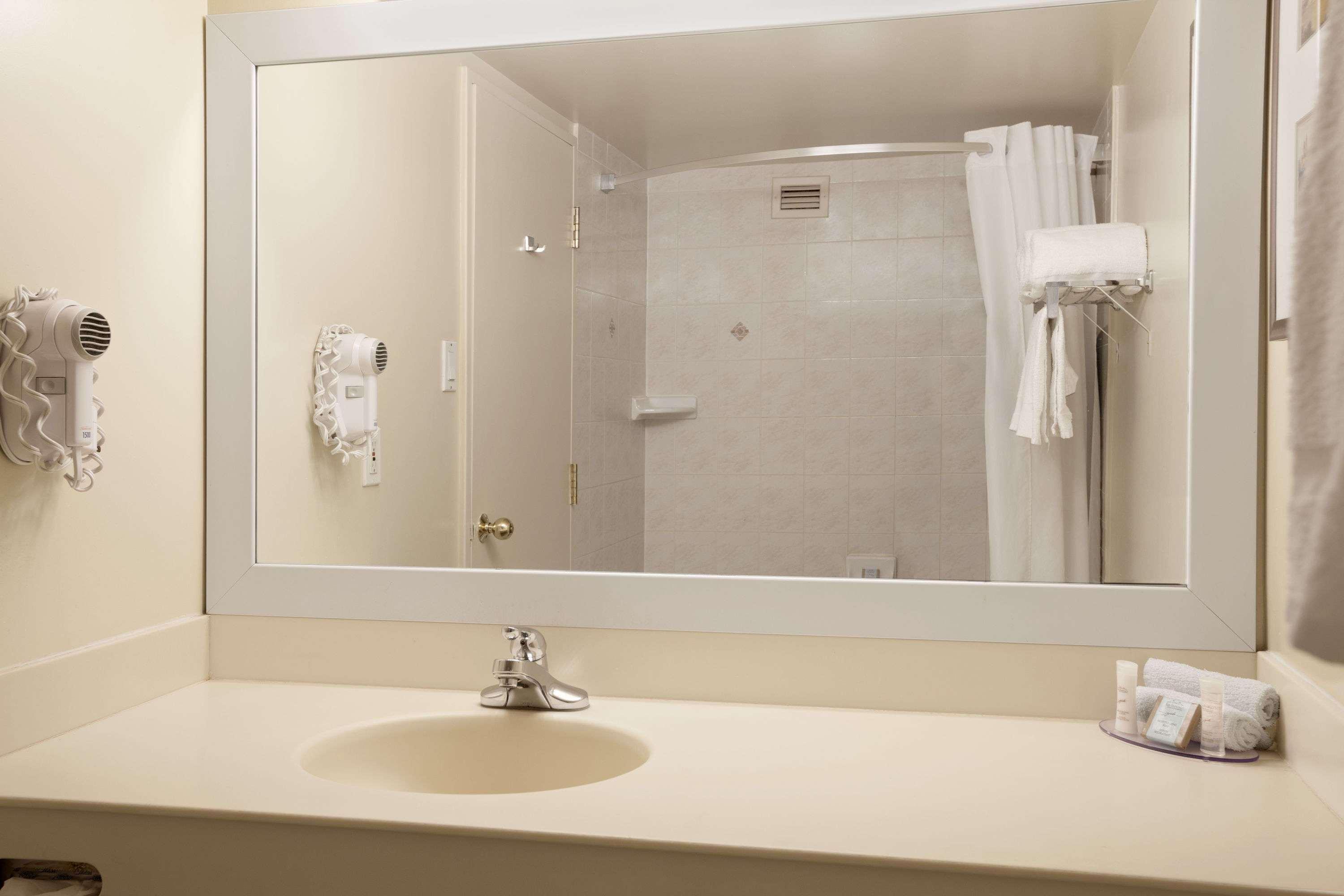 Travelodge By Wyndham Ottawa West Luaran gambar