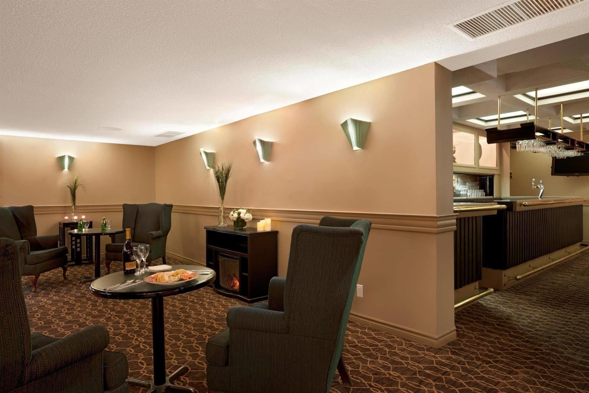 Travelodge By Wyndham Ottawa West Luaran gambar