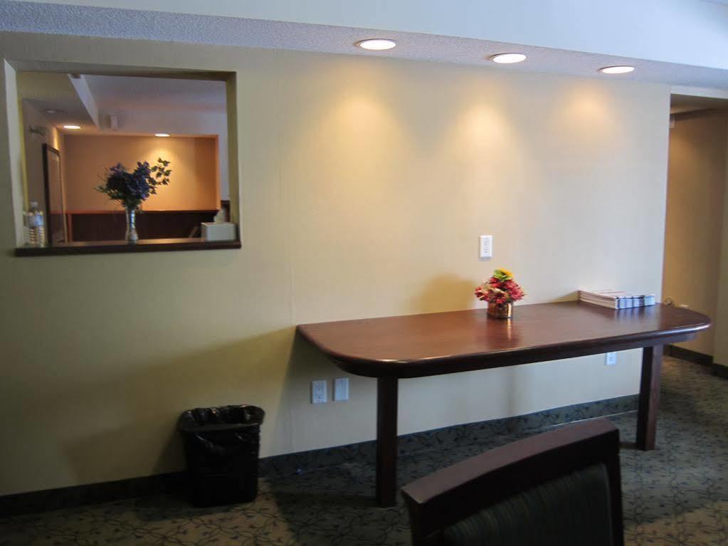 Travelodge By Wyndham Ottawa West Luaran gambar