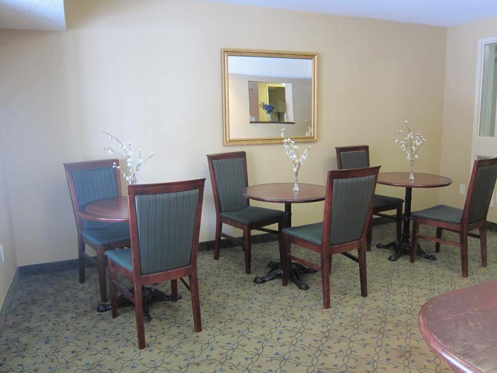Travelodge By Wyndham Ottawa West Luaran gambar