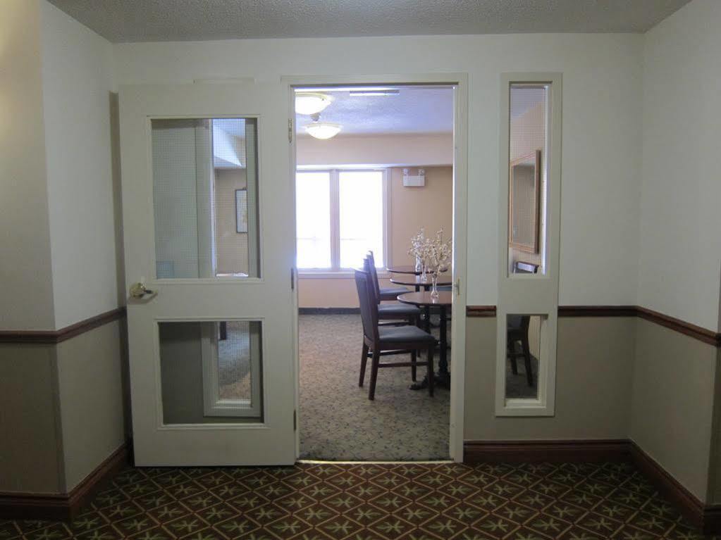 Travelodge By Wyndham Ottawa West Luaran gambar