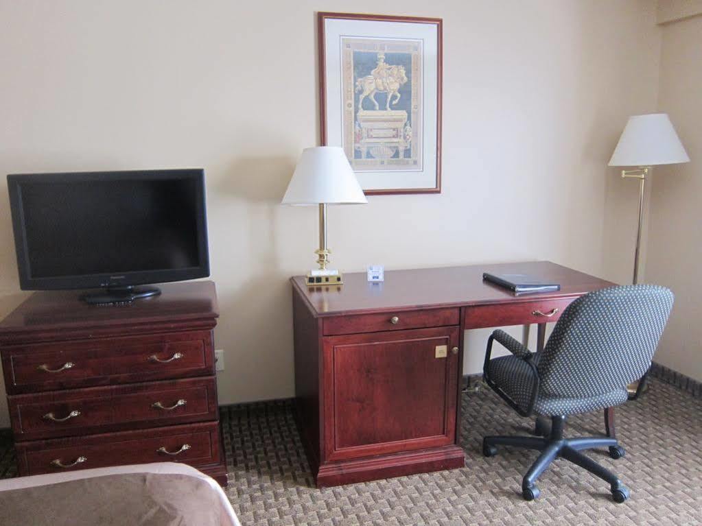 Travelodge By Wyndham Ottawa West Luaran gambar